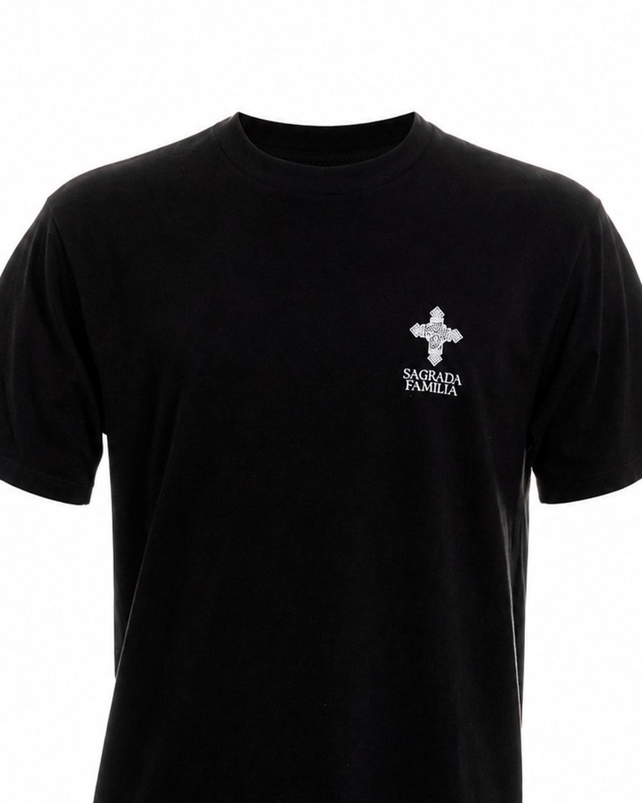 Camiseta Cruz Copta Preta — Cruz Copta e wordmark no peito · Cruz Copta grande e wordmark