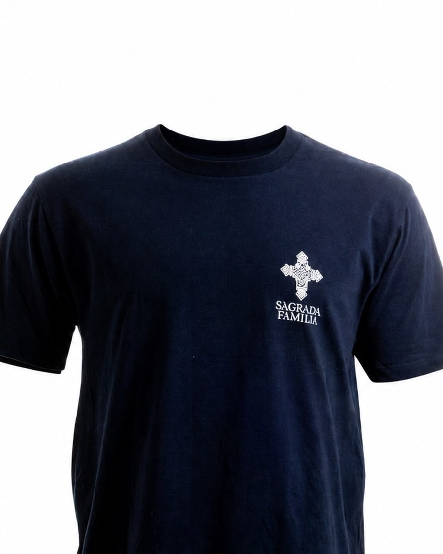 Camiseta Wordmark Azul Marinho — Cruz Copta e wordmark no peito · Wordmark serifado